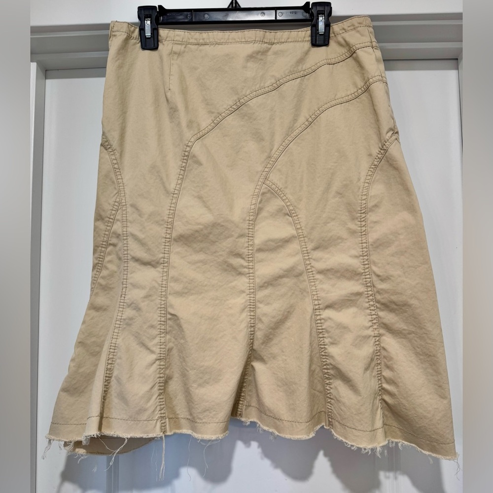Vintage Y2K Banana Republic Women’s Khaki A-Line Skirt with Frayed Hem Size 8 - Picture 2 of 10
